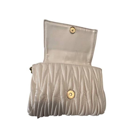 Montana West Quilted Leather Handbag With Chain Strap & Magnetic Closure - Picture 5 of 7